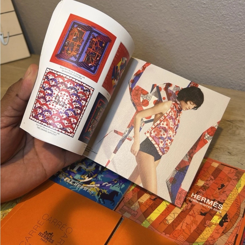 15 Le Carre HERMES Paris Scarf Look Book Catalog Lot Spring Summer Autumn Winter - Picture 13 of 16